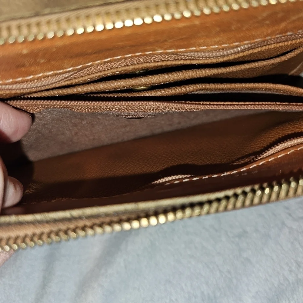 Dooney & Bourke classic dooney